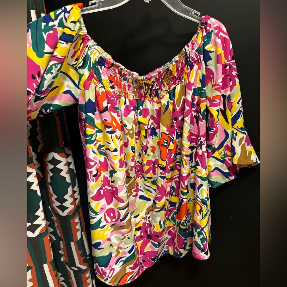 Off the shoulder tropical smocked top size large - Picture 3 of 7